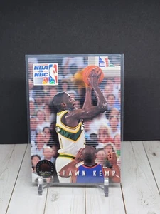 1993-94 Skybox Premium NBA On NBC #17 Shawn Kemp Seattle Supersonics  - Bild 1 von 2
