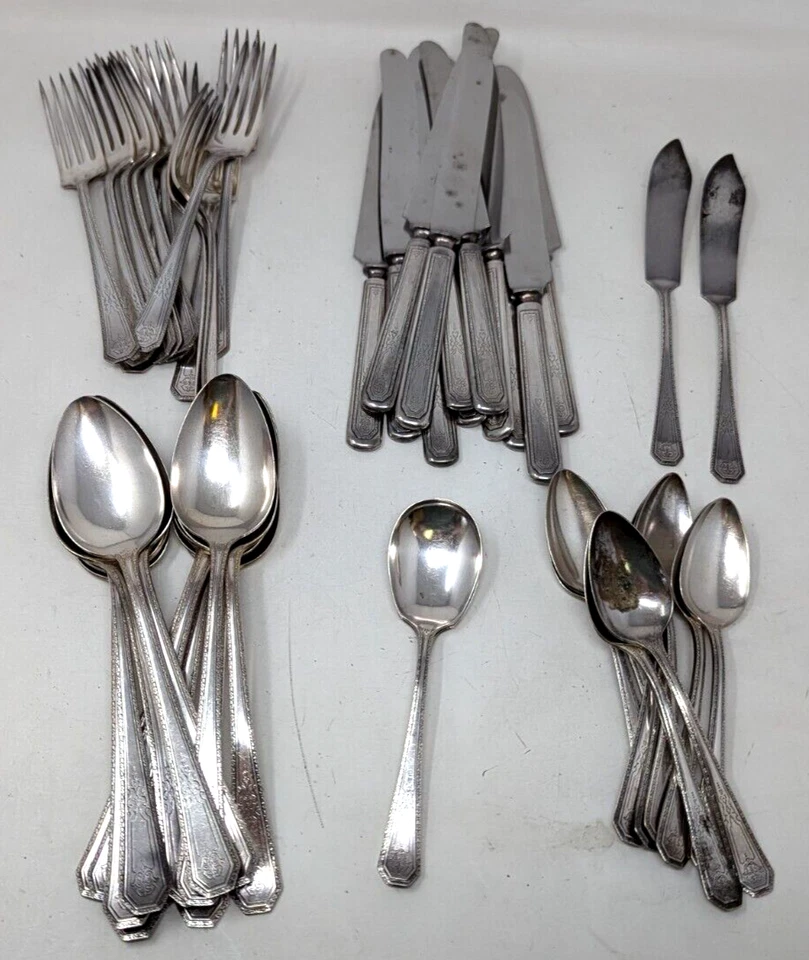 Antiguo juego de cubiertos Rogers 1927 Wm plata aniversario 49 piezas  Foto 1 de 4