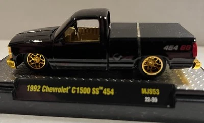 M2 Machines 1:64 1992 Chevrolet C1500 SS454 Black & Gold Chase - Image 1 of 4