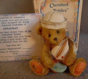 Cherished Teddies Jonathan Sail With Me Sailer Bär mit Spielzeugboot 91739 Figur - Bild 1 von 5