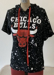 Chicago Bulls NBA U Pullover Mens Small Short Sleeve Hoodie Splatter Warm Up - Picture 1 of 12