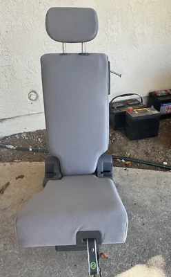 Middle Seat For 2021 -2024 Toyota Sienna 2nd Row Light Gray Cloth - Image 1 of 4