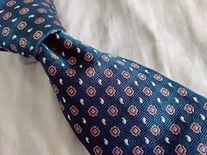 Cravatta in seta intrecciata a base marina Brioni nuova con etichetta fatta a mano in Italia $300 - Foto 1 di 4