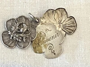WUNDERSCHÖNES STIEFMÜTTERCHEN-SOUVENIR DREI DIA-MEDAILLEN. um 1940 - Bild 1 von 3