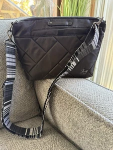 NUEVO Bolso Bandolera Acolchado RFID Acampanado con Lug en Negro con Barra de Dijes y 2 Correas Cartera - Imagen 1 de 15