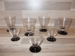 Set 4 bicchieri da liquore Art Déco + 3 bicchieri da liquore stile liberty francese 1900 circa - Foto 1 di 4