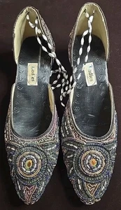 Traditionelle Damenschuhe bestickt Perlen Handarbeit Pakistan Punjabi - Bild 1 von 16