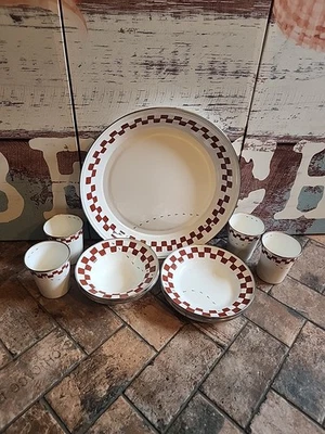 Esmalte The Golden Rabbit rojo a cuadros hormiga diseño Jean Wilkes 13 piezas Foto 1 de 4