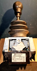 Telemecanique Joystick XKB-A1433CA - Imagen 1 de 4