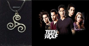 COLLANA E ORECCHINI TEEN WOLF SERIE TV TRISKELE NECKLACE EARRINGS - Bild 1 von 3