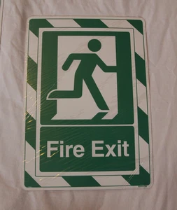 FEUERAUSGANG Mann rechts - Neu 350x250mm 1mm Kunststoffschild - Bild 1 von 1