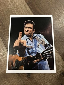 JOHNNY CASH Kunstdruck 8x10" Poster Vintage Mann in Schwarz Mittelfinger Country - Bild 1 von 1