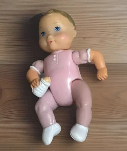 Fisher Price Loving Family Casa de Muñecas Rosa Bebé Niña Twin Time Muñeca - Imagen 1 de 4