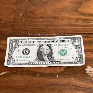 STAR NOTE LOW RUN "E" One Dollar Schein E00144113 Richmond VA Circulated 2017A - Bild 1 von 6
