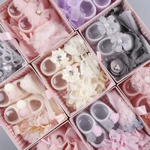Newborn baby shoes and headbands - Picture 1 of 5