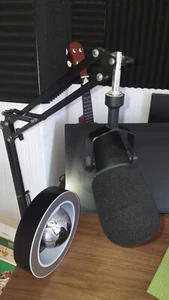 Razer Seiren Elite Streaming Mikrofon + Stativ - Bild 1 von 3