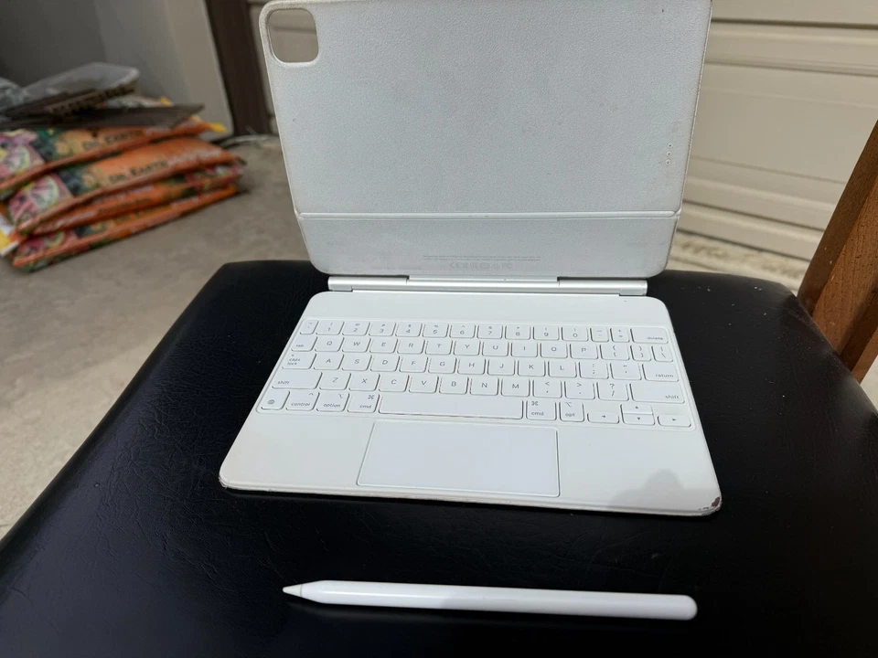 Apple Magic клавиатуры для 11» iPad Pro белый (A2261) и карандаш 2-го поколения (A2051) - Изображение 1 из 4