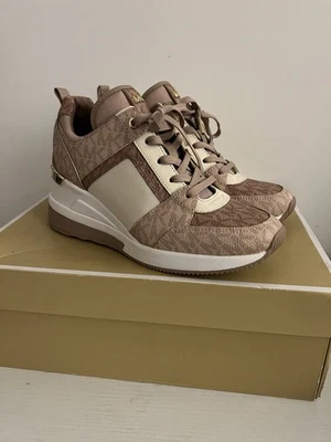 NIB MICHAEL KORS Georgie Pink Fawn Signature Logo Trainer Size 6 Wedge Sneakers - Image 1 of 4