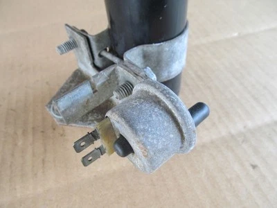 Soporte de bobina AMC Javelin V8 1971 - tipo emisiones California - buen estado usado Foto 1 de 4