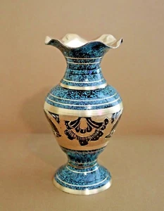 Jarrón de latón macizo con bordes festoneados. India 6" - Imagen 1 de 4