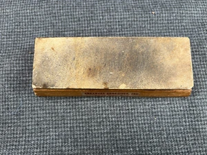 B21 Arkansas Schleifmittel Wetzstein - montierter Bankstein - 6 x 2 x 7/16 - Bild 1 von 9