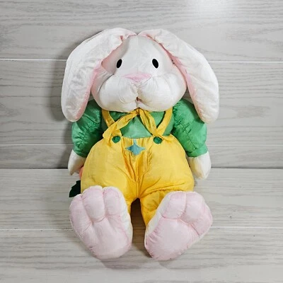 INTERNATIONAL SILVER CO Coelho de Pelúcia Animal Nylon Macio Cenoura Amarela - Imagem 1 de 4