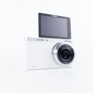 Samsung NX Mini 20.9MP (Kit w/ NX-M 9mm Lens) Mirrorless Digital Camera - White_ - Foto 1 di 14