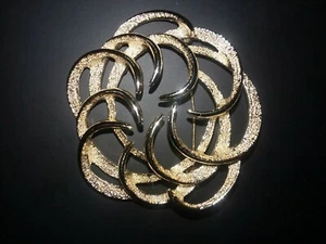 Sarah Coventry Brooch Large Open Round Swirl Brushed Smooth Gold Tone Vintage  - Picture 1 of 5