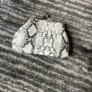 Womens Coin Faux Snake Print Money Bag Change Card Holder Wallet White Black - Picture 1 of 8