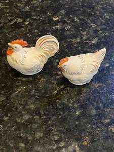 Vintage Salt and Pepper Shakers Porcelain Chicken Hen Rooster Japan * READ * - Picture 1 of 10