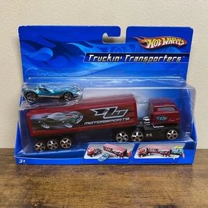 Hot Wheels - 2006 Truckin' Transporters - # K6053 - NIB Red Semi - Green Car - Picture 1 of 8