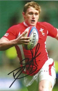 WALES & DRAGONS RUGBY UNION: DAFYDD HOWELLS SIGNED 6x4 ACTION PHOTO+COA - Picture 1 of 1