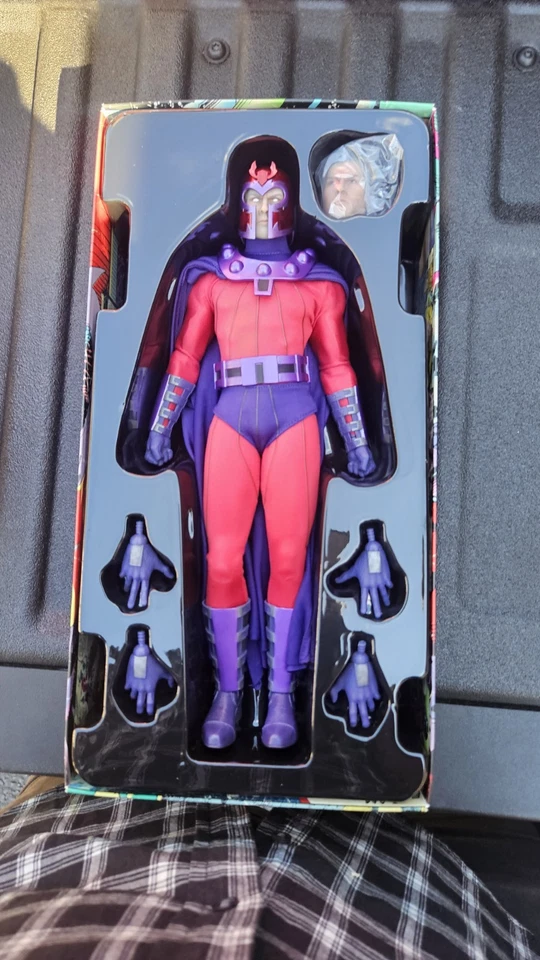 Marvel X-Men Magneto Sideshow Escala 1/6 EXCLUSIVO com Capacete Cerebro  - Imagem 1 de 4