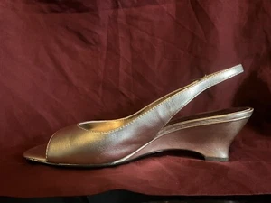 Etienne Aigner Damen Gold Keilabsatz Slingpumps Größe 7 1/2 - Bild 1 von 7