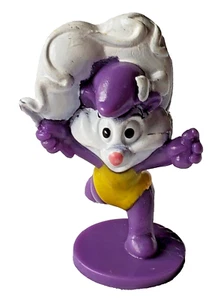 Fi Fi La Flume Tiny Toons Skunk PVC purple base Pepe Le Pew's Niece WB - Picture 1 of 2