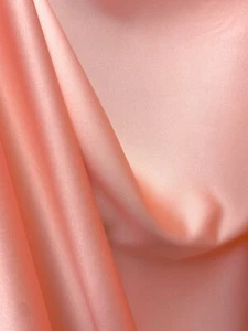 PFIRSICHROSA fester 100 % Polyester Mystique Satin Stoff (60 Zoll) Verkauft BTY - Bild 1 von 1