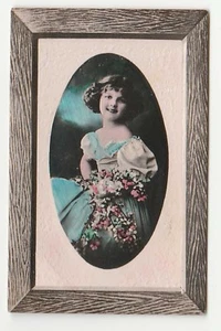 Henry Clay Cuba Cigarette Tobacco Card - young girl with bunch of flowers - Picture 1 of 2
