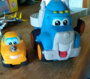 Cars - Tonka Hasbro 2004 Camion+Auto Chuck Friends C 082A 82451 L 10 CM - Foto 1 di 17