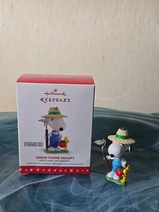 2016 PUNZE ORNAMENT - GRÜNER DAUMEN SNOOPY - 19. IN DER SERIE MIT SNOOPY  - Bild 1 von 14
