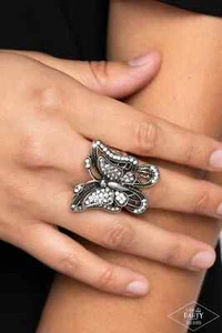 Paparazzi LOP "Free To Fly" Strass & gepunkteter Silber Schmetterling flexible Passform Ring - Bild 1 von 2