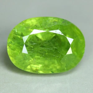 5.25 Cts_Unique Loose Gemstone_100 % Natural Unheated Green Garnet_Kenya - Picture 1 of 3