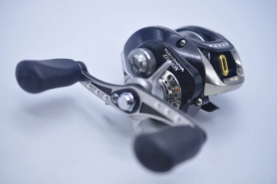 2009 Team Daiwa Zillion 100 Limited Right 7.3:1 Gear BaitCasting Reel Very Good - image 1 of 4