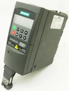 SIEMENS MICROMASTER 6SE6420-2AB13-7AA1 D03/1.20 + 6SE6400-0BP00-0AA0 -gebraucht- - Picture 1 of 4