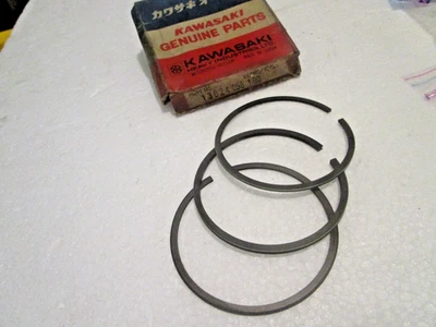 Nuevo de Lote Antiguo Kawasaki 1974-78 KZ400 OEM Anillo de Pistón 4TH O/S 1.00 PN:13024-056/13024-5012 Foto 1 de 4
