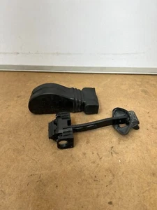 2009 - 2017 Audi Q5 Passenger Right Rear Door Check Strap Stopper OEM - Imagen 1 de 5