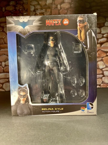 Medicom DC The Dark Knight Selina Kyle Catwoman Mafex 009 Figure US SELLER 1.0 Cover