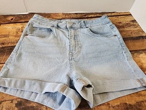HM Womans Light Wash Denim Cuffed Shorts 3" Inseam Size 8 - Picture 1 of 10