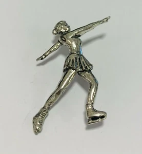 PIN DE PELTRE PATINADOR FIGURA BROCHE SOLAPA ROJO CAJA DE REGALO CUMPLEAÑOS NAVIDAD - Imagen 1 de 4