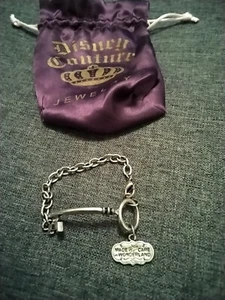 Disney Couture Kingdom Alice in Wonderland White Gold-Plated Key Bracelet - Bild 1 von 1