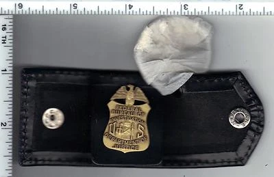Carteira chave de couro com um mini pino antigo de 1 polegada do FBI dentro (da Quantico) - Imagem 1 de 4